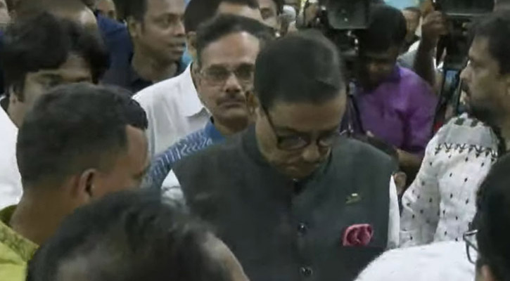 ছাত্রলীগের সাবেক নেতাদের তোপের মুখে সভাস্থল ছাড়লেন কাদের